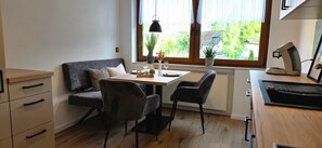 Dining - Apartment 'Am Wilmkebach' with Private Terrace, Private Garden and Wi-Fi (Finnentrop)