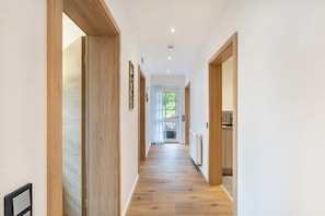 Interior - Apartment 'Am Wilmkebach' with Private Terrace, Private Garden and Wi-Fi (Finnentrop)