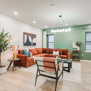 TV - Cozy & Convenient 3-Bedroom Near Washington Square (Philadelphia)