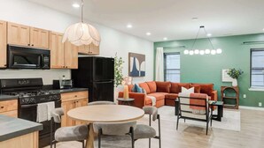 Interior - Cozy & Convenient 3-Bedroom Near Washington Square (Philadelphia)