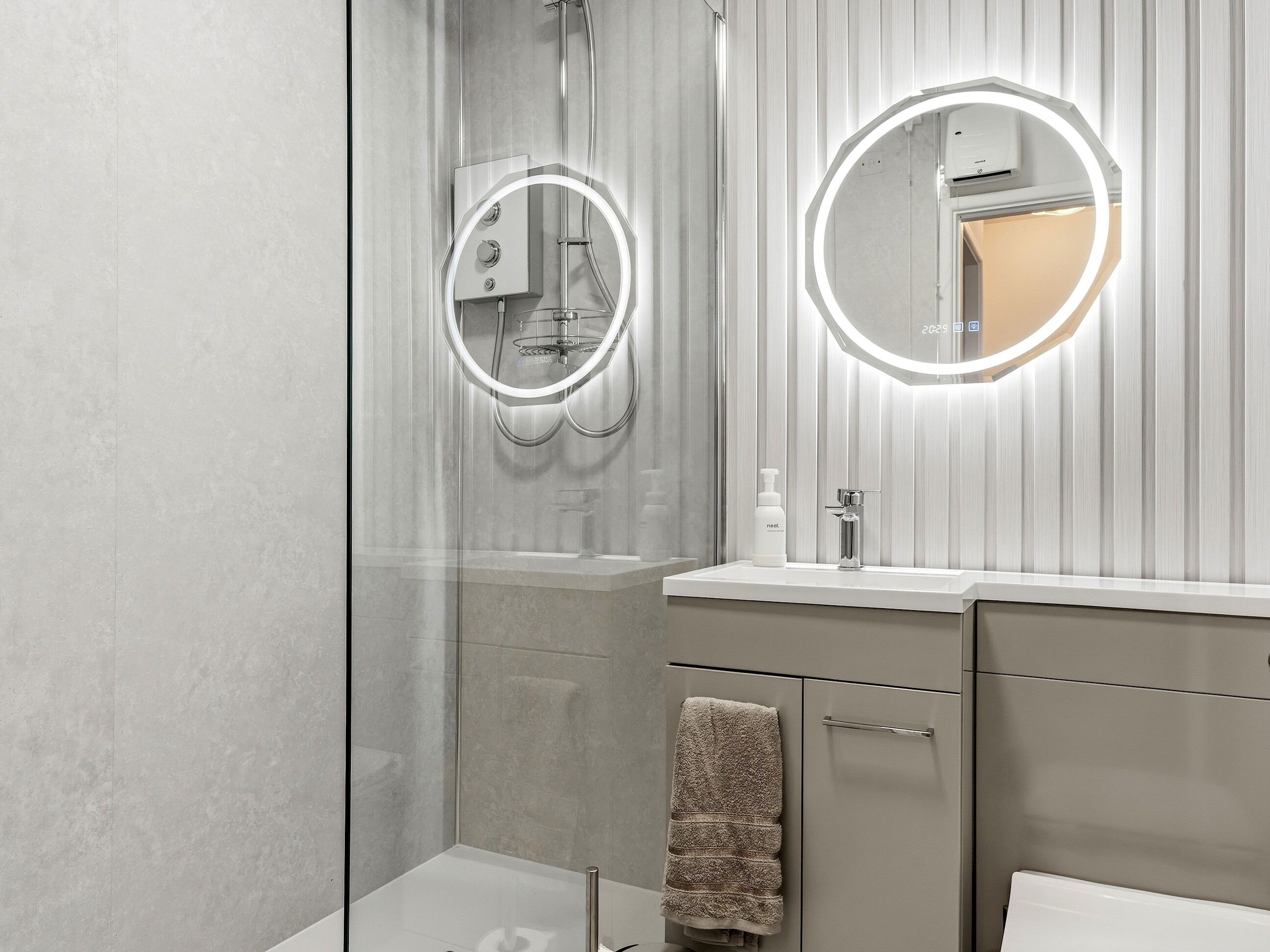 Shower, hair dryer, towels