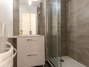 Apartment | Badezimmer | Badewanne