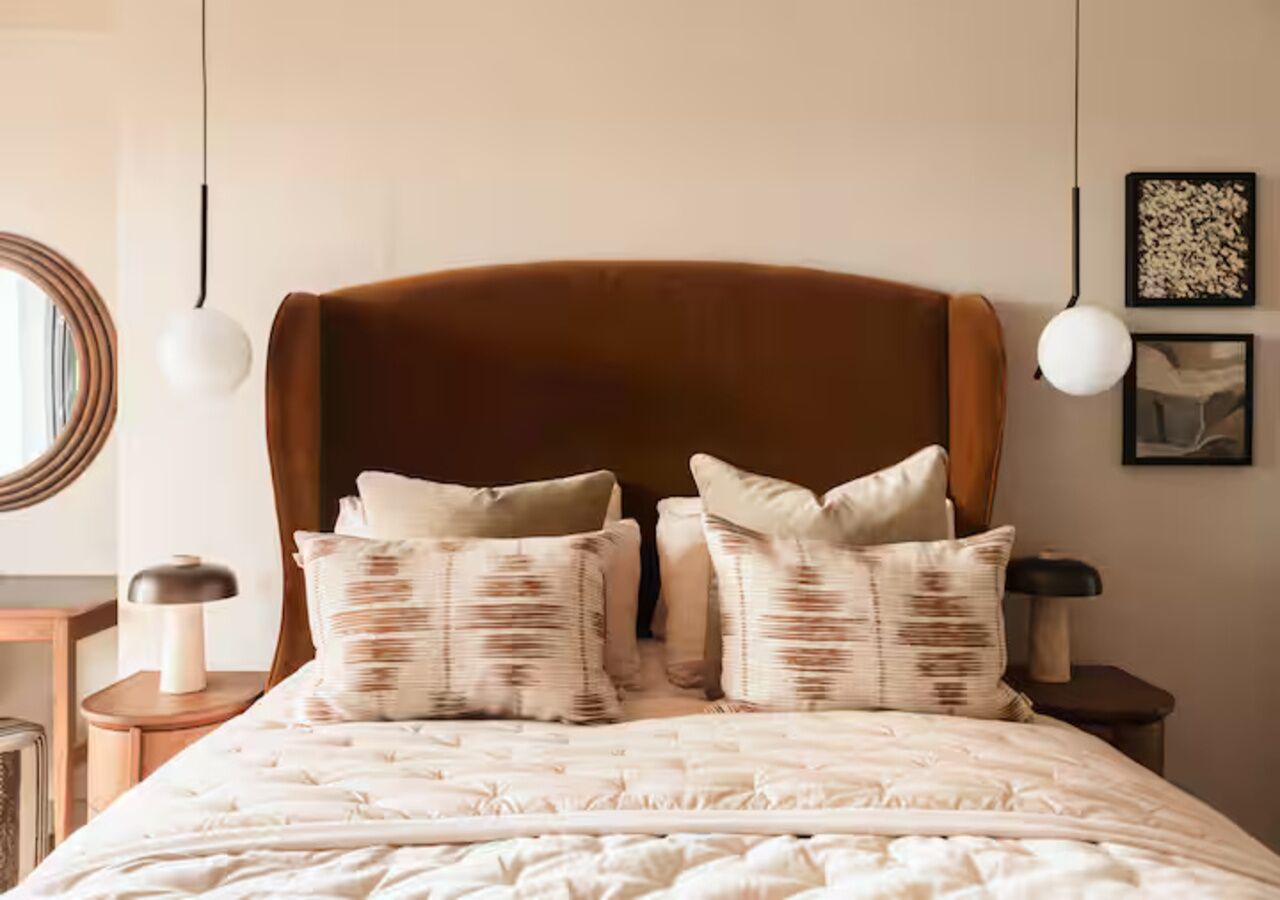 4 bedrooms, iron/ironing board, free WiFi, bed sheets