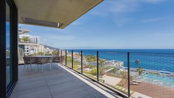 Appartamento, balcone, vista oceano | Ristorazione all'aperto