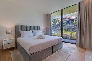 Apartment, Balcony, Ocean View | Seterika/papan seterika, Wi-fi percuma 