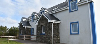 The Peaceful Puffin - fabulous 2-bedroom townhome in charming Portmagee