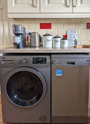 Interior - The Peaceful Puffin - fabulous 2-bedroom townhome in charming Portmagee (Portmagee)