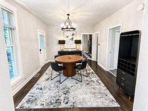 Interior - Gothic-meets-mid-century 2BR in Lakeview | Statment Kitchen + Dining for 4 (Chicago)