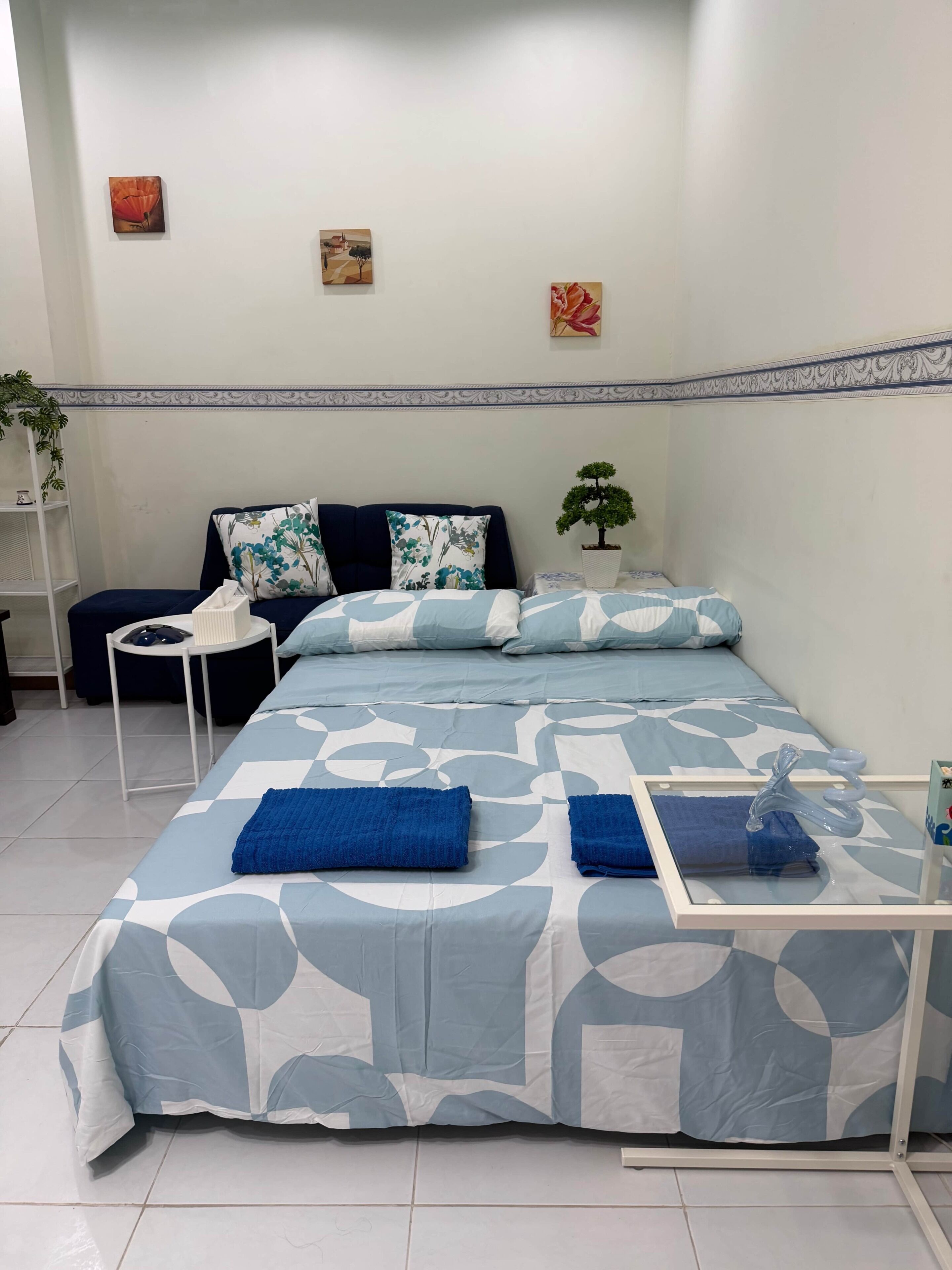 Iron/ironing board, WiFi, bed sheets, wheelchair access