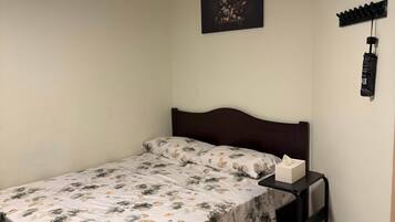 Iron/ironing board, WiFi, bed sheets, wheelchair access
