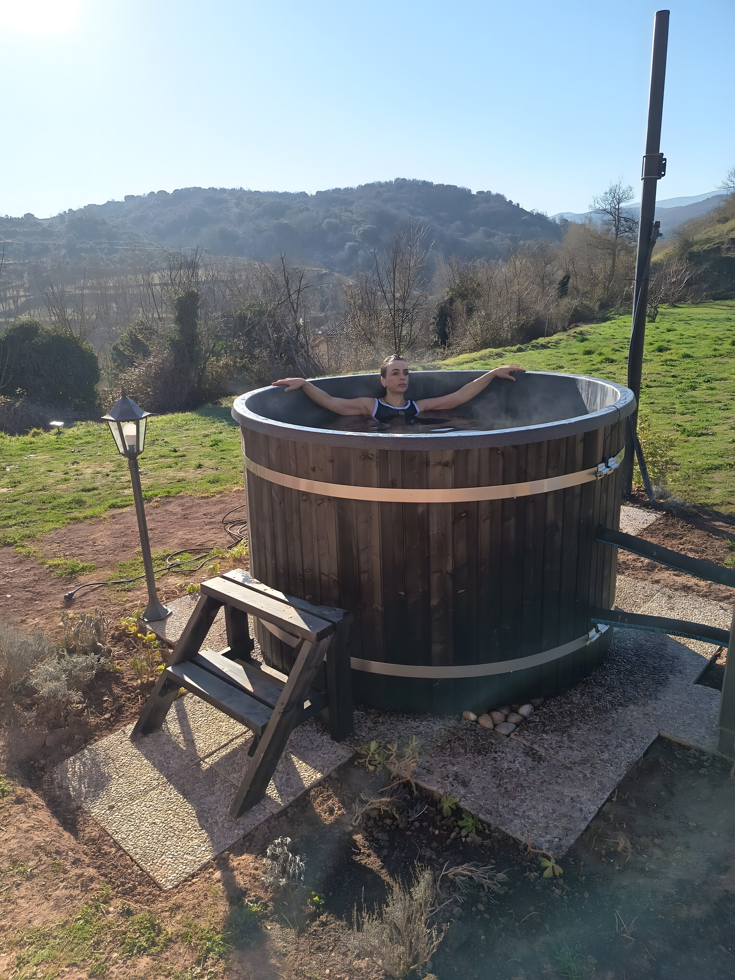 Outdoor spa tub