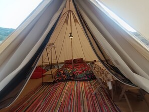Room - Bell Tent in Las Merindades, Burgos – Glamping with Nordic Bath (Villagalijo)