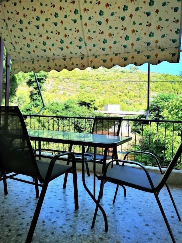 Outdoor dining - NEORIO STUDIOS (Poros)