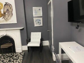 Interior - Perfect For Solo Travelers Or Friends! (Boston)
