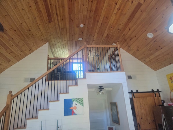 Interior - New cozy 1-bedroom cottage in quaint Vernon with AC, 30 min to Panama city beach (Vernon)