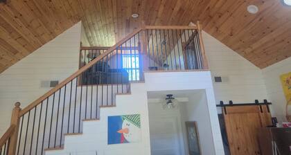 New cozy 1-bedroom cottage in quaint Vernon with AC, 30 min to Panama city beach