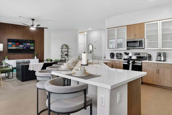 Fridge, microwave, oven, stovetop - Level Up Vegas Desert Game House Stay! (North Las Vegas)