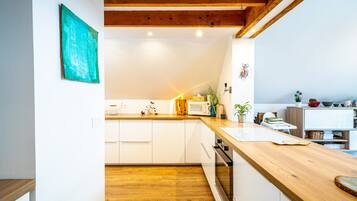 Fridge, microwave, oven, stovetop