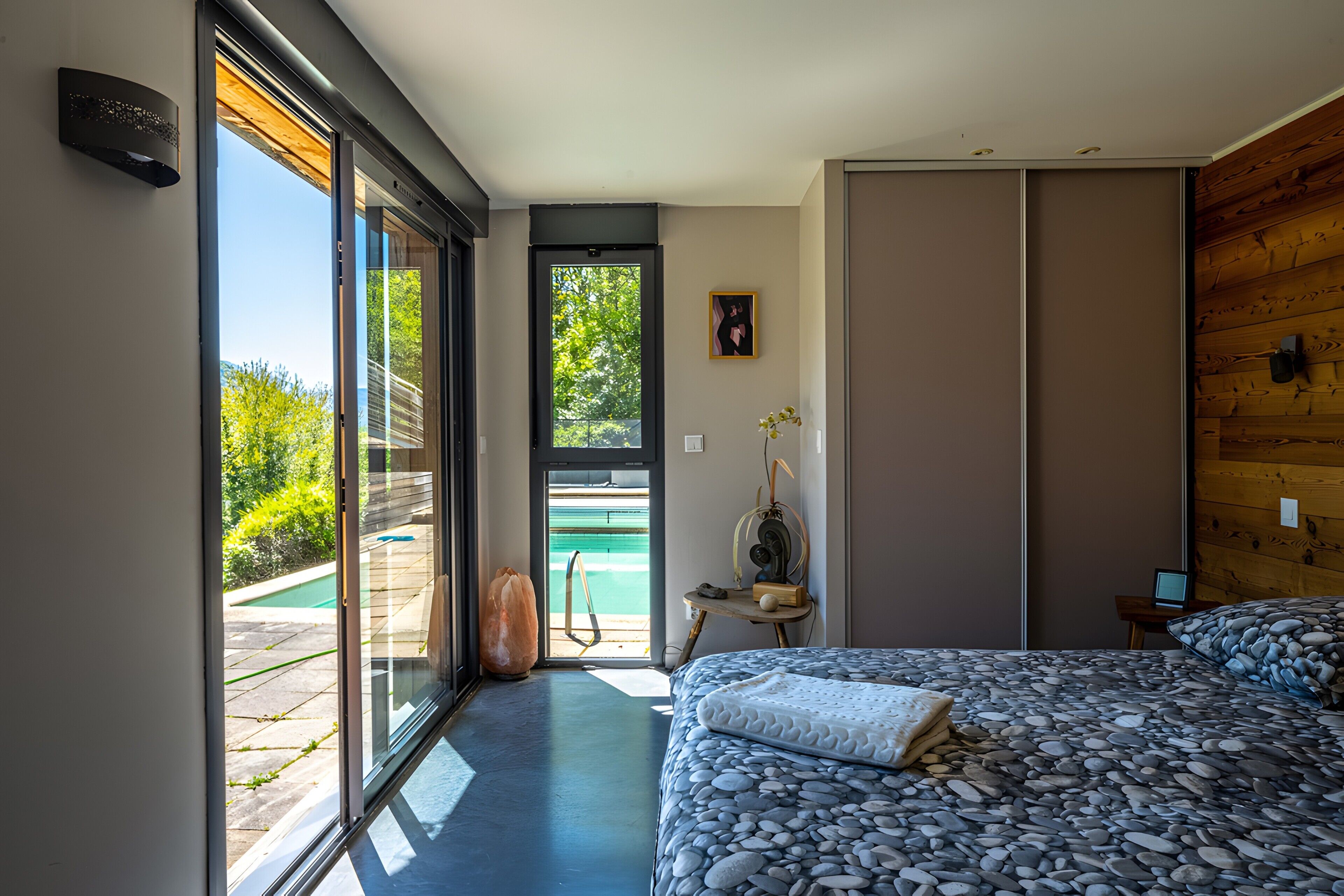 3 chambres, fer et planche à repasser, Wi-Fi, draps fournis