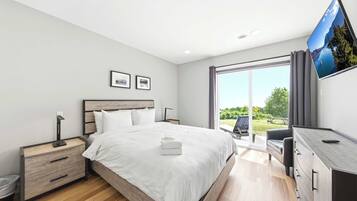 5 bedrooms, travel crib, WiFi, bed sheets