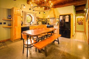Dining - Purple Hobbit Home / Hot Tub / Sauna / Fire Pit (Crestone)