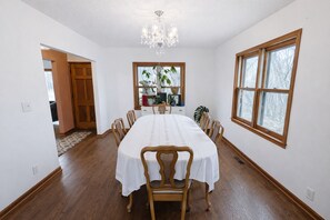 Dining - Calm, Comfortable Stay Close to Everything Without the Chaos. (Mendota Heights)
