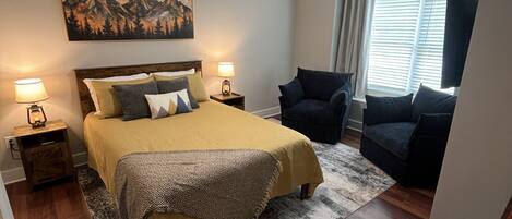 4 bedrooms, desk, iron/ironing board, travel cot