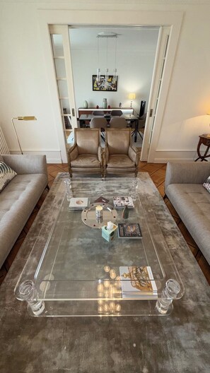 Living area - Luxury apartment in the heart of Geneva. (Genève)