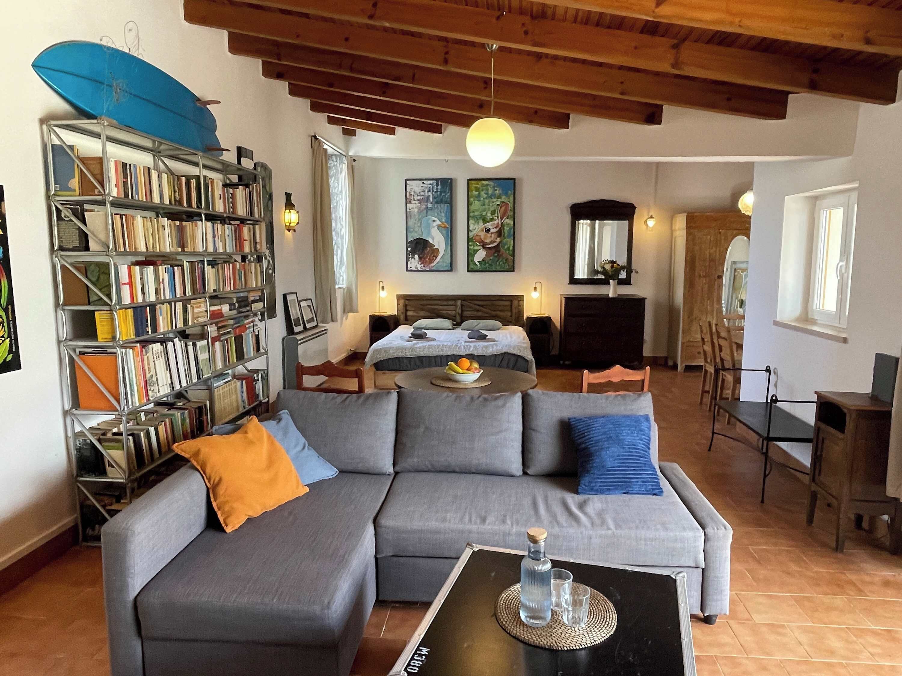 Casa Galeria  Artistic Surf Lodge In Portugal - Lourinhã