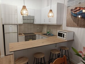 Refrigerador, microondas, horno, placa de cocina