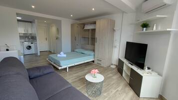 Iron/ironing board, WiFi, bed sheets, wheelchair access