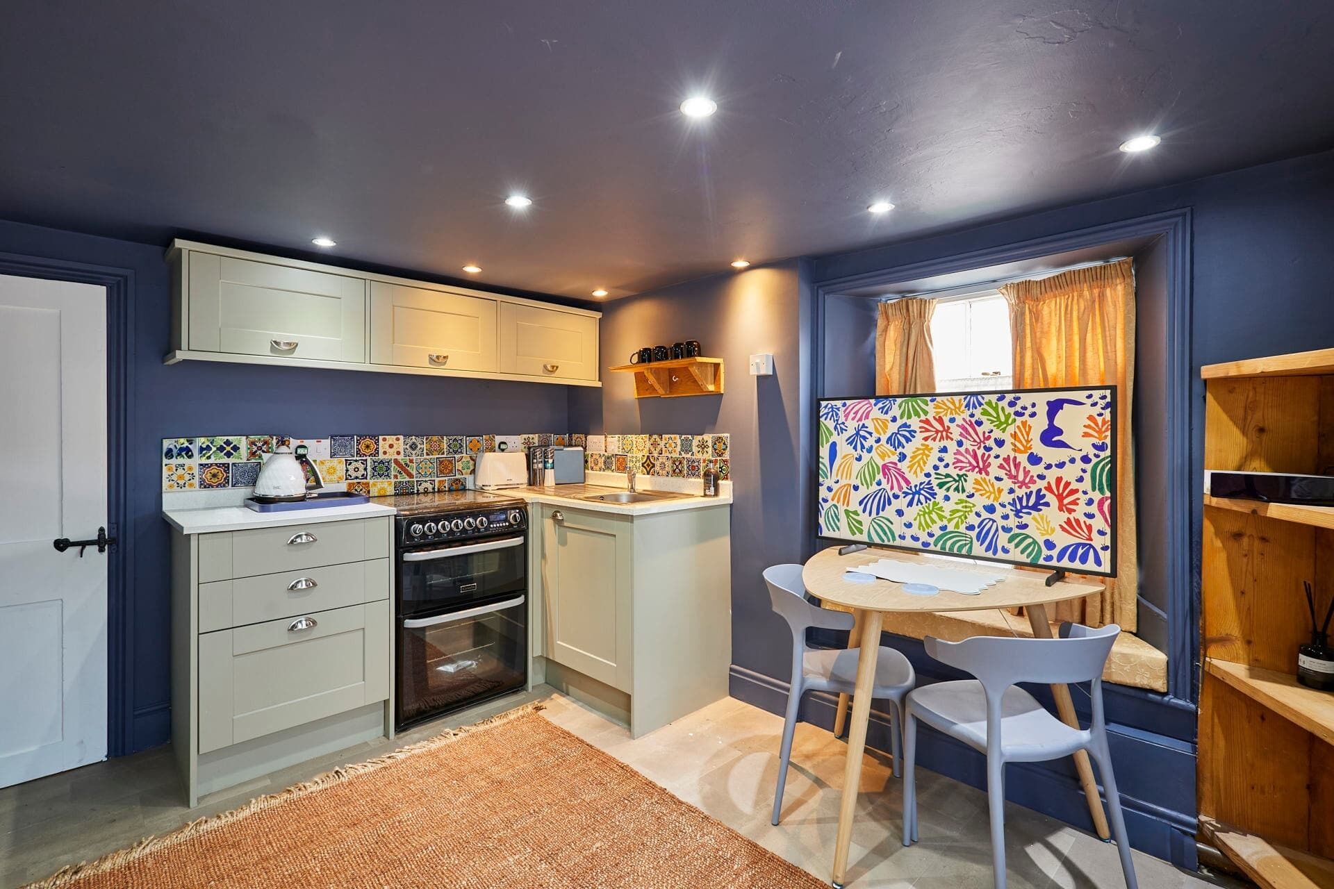 Microwave, oven, toaster, cookware/dishes/utensils
