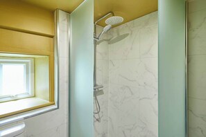 Shower, towels, shampoo - Host & Stay | The Apartment, Mulgrave House (Hinderwell)