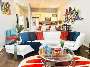 Living area - Walkable to WW1 Museum - 10 Mins to DT - W&D on Site (Kansas City)