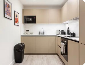 Private kitchen - Perfect for Long Stays | Modern Hendon Apartment with Fast WiFi (London)