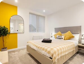 2 bedrooms, iron/ironing board, WiFi, bed sheets - Perfect for Long Stays | Modern Hendon Apartment with Fast WiFi (London)