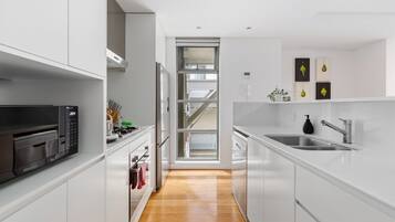 Apartment | Private kitchen | Cookware/dishes/utensils