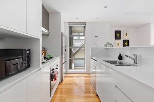 Spacious 2-bed Retreat in Rosebery