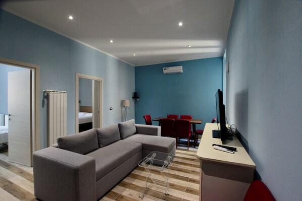 Living area - Vrbo Property (Genova)