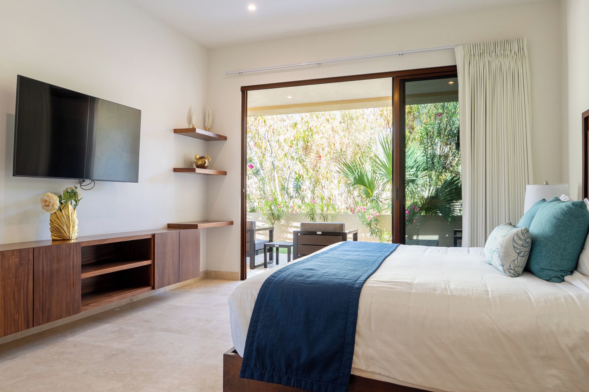 Luxury Apartment, Garden View