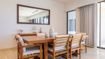 Family Penthouse, 3 Bedrooms | Dining room