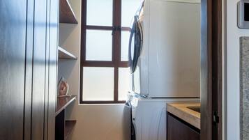 Deluxe Penthouse, 3 Bedrooms | Laundry