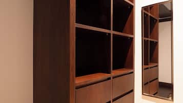 Deluxe Penthouse, 3 Bedrooms | Wardrobe