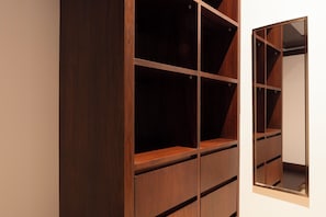 Penthouse Deluxe, 3 habitaciones | Guardarropa