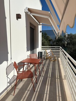 Outdoor dining - 'Pilone Del Monaco 9' Apartment with Pool, Sun Deck, and Outdoor Garden (Macchia di Mauro-Pilone)