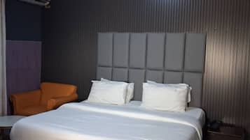 Deluxe Single Room, Non Smoking, Private Bathroom | Desk, laptop workspace, free WiFi