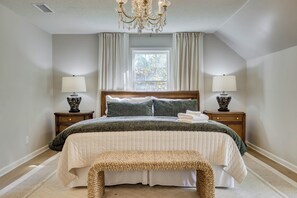 Iron/ironing board, WiFi, bed sheets - Luxury Augusta Oasis-Sleeps 12-Patio&Grill-Spacious! (Augusta)