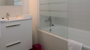 Apartemen | Kamar mandi | Bathtub