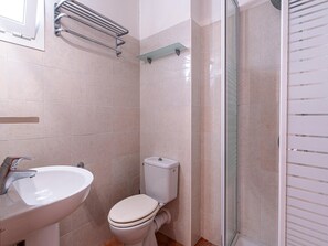 Apartment | Bathroom - San-nicolao Beachfront Stay for 4 (San-Nicolao)