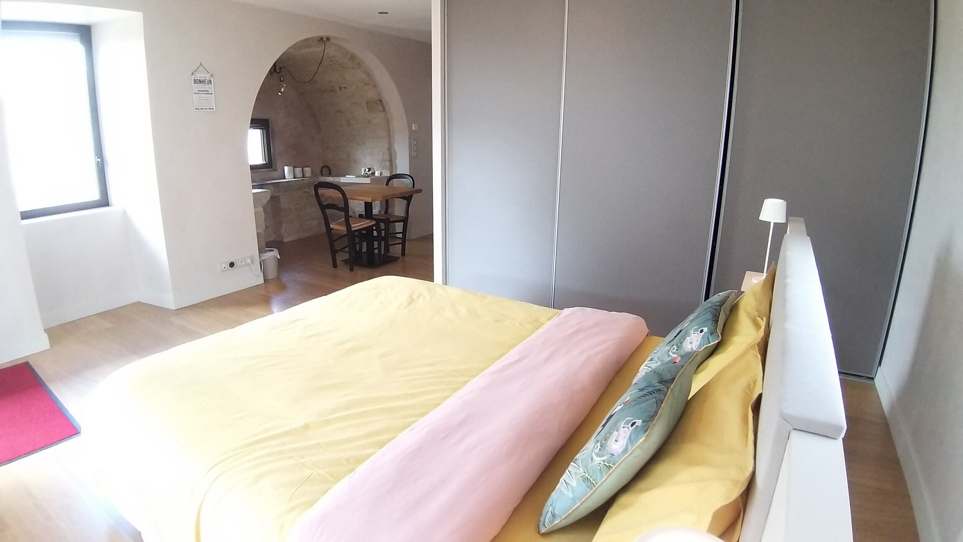 WiFi, bed sheets